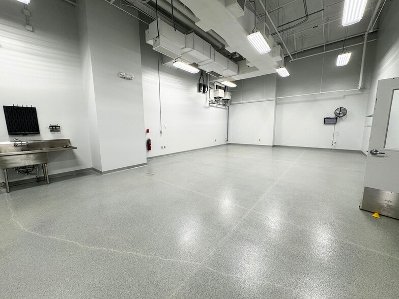 2100 Production Dr, Apex, NC à louer - Photo intérieure - Image 3 de 13