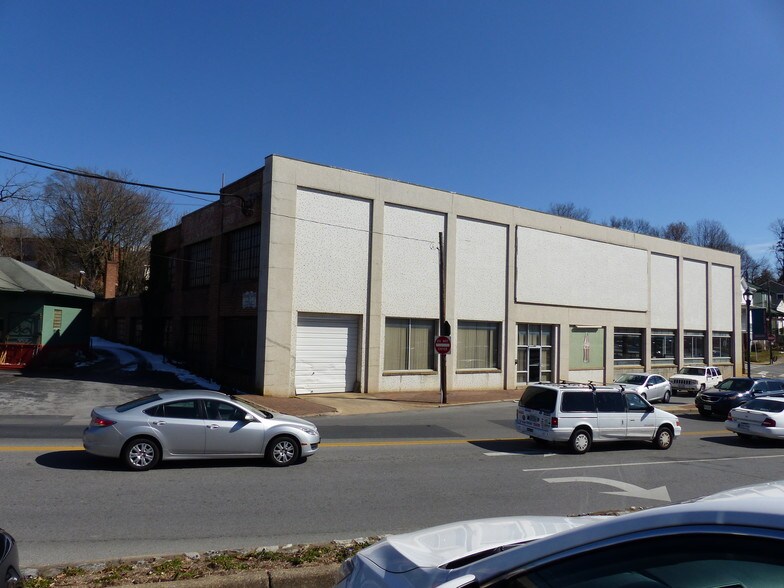 709 N Augusta St, Staunton, VA à vendre - Photo du bâtiment - Image 2 de 4