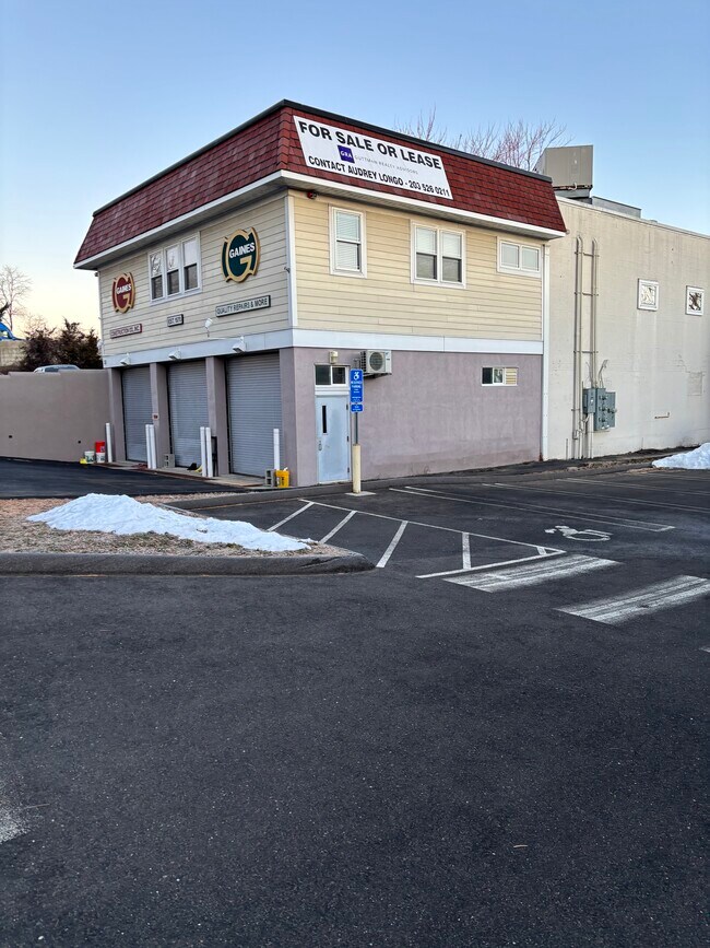 Plus de détails pour 32 Berwick Ct, Fairfield, CT - Local d'activités à louer