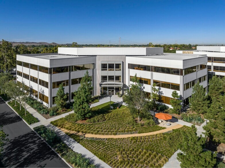 15545 Sand Canyon Ave, Irvine, CA à louer - Photo du bâtiment - Image 2 de 7