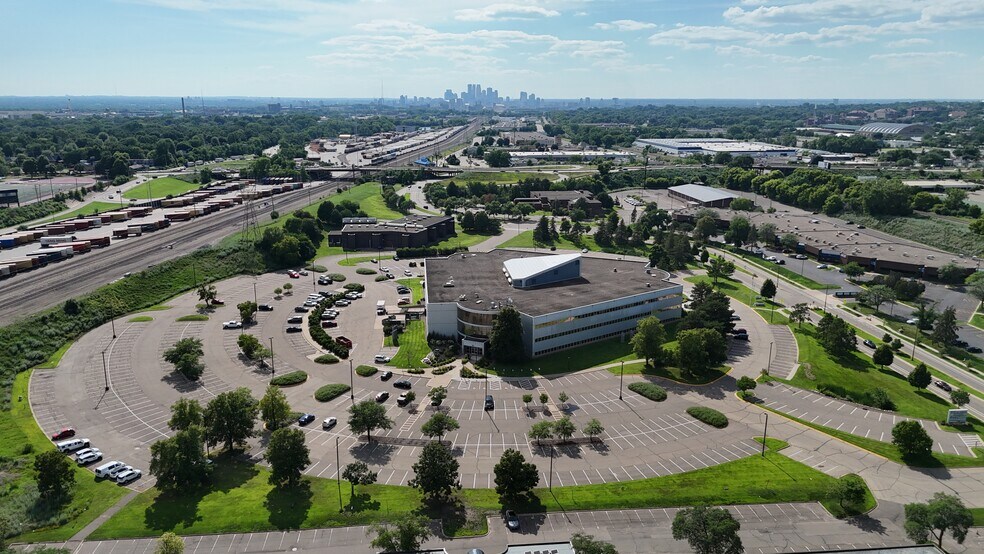 1450 Energy Park Dr, Saint Paul, MN à louer - Photo du bâtiment - Image 2 de 13