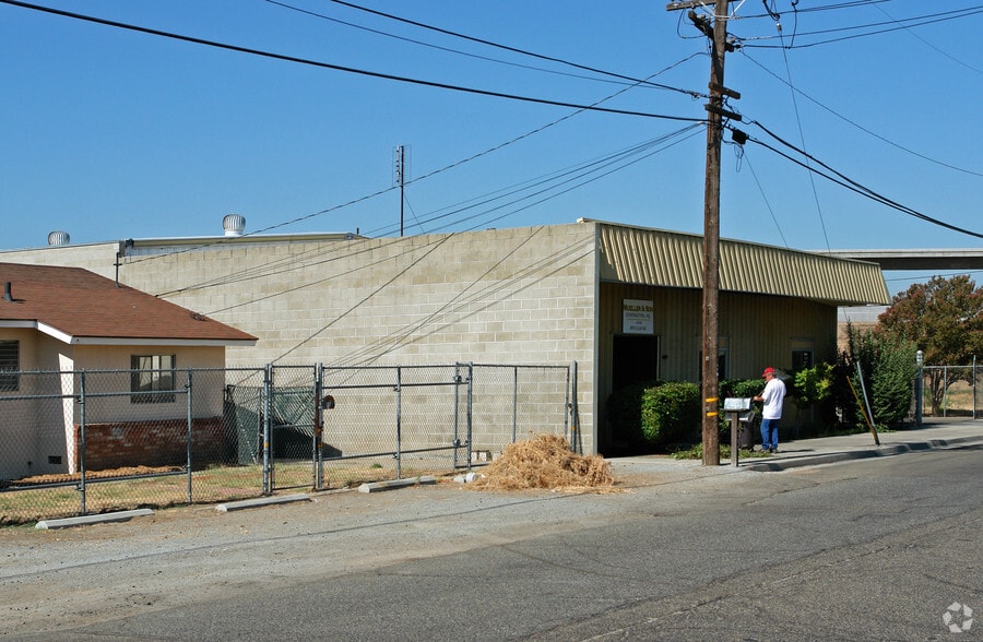 4574 E Clay Ave, Fresno, CA for sale - Primary Photo - Image 1 of 4