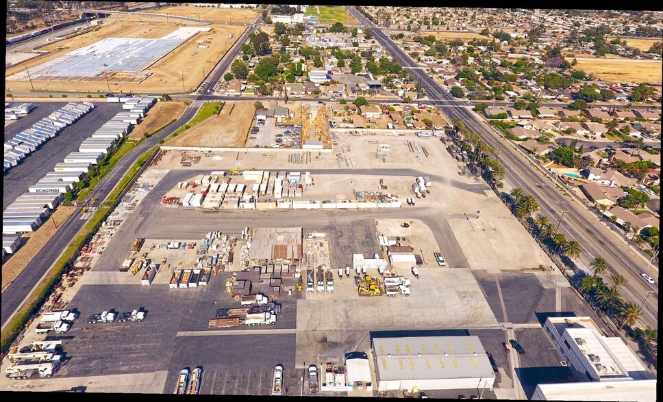 18410 Slover Ave, Bloomington, CA à louer - Photo du bâtiment - Image 2 de 6