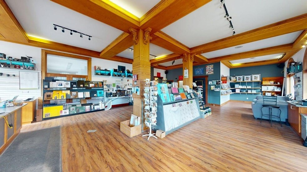 800 Baker St, Cranbrook, BC for sale - Interior Photo - Image 3 of 76