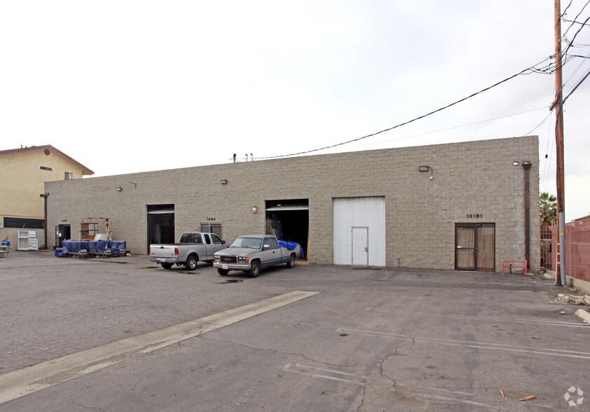 13105-13105 Yukon Ave, Hawthorne, CA for sale - Primary Photo - Image 1 of 3