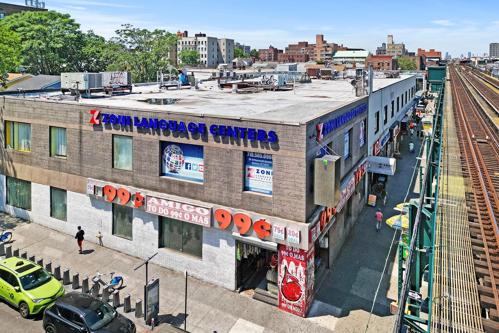 78-14 Roosevelt Ave, Jackson Heights, NY à vendre Photo du bâtiment- Image 1 de 12