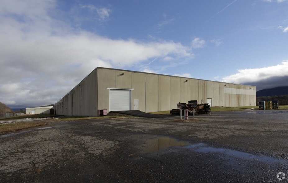 535 Cane Creek Industrial Par Rd, Fletcher, NC for lease - Primary Photo - Image 1 of 3