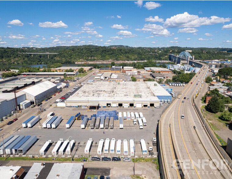 400 Graham St, McKees Rocks, PA à louer - Photo du bâtiment - Image 3 de 7