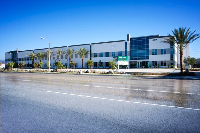 Plus de détails pour 4850-4852 E La Palma, Anaheim, CA - Industriel à louer