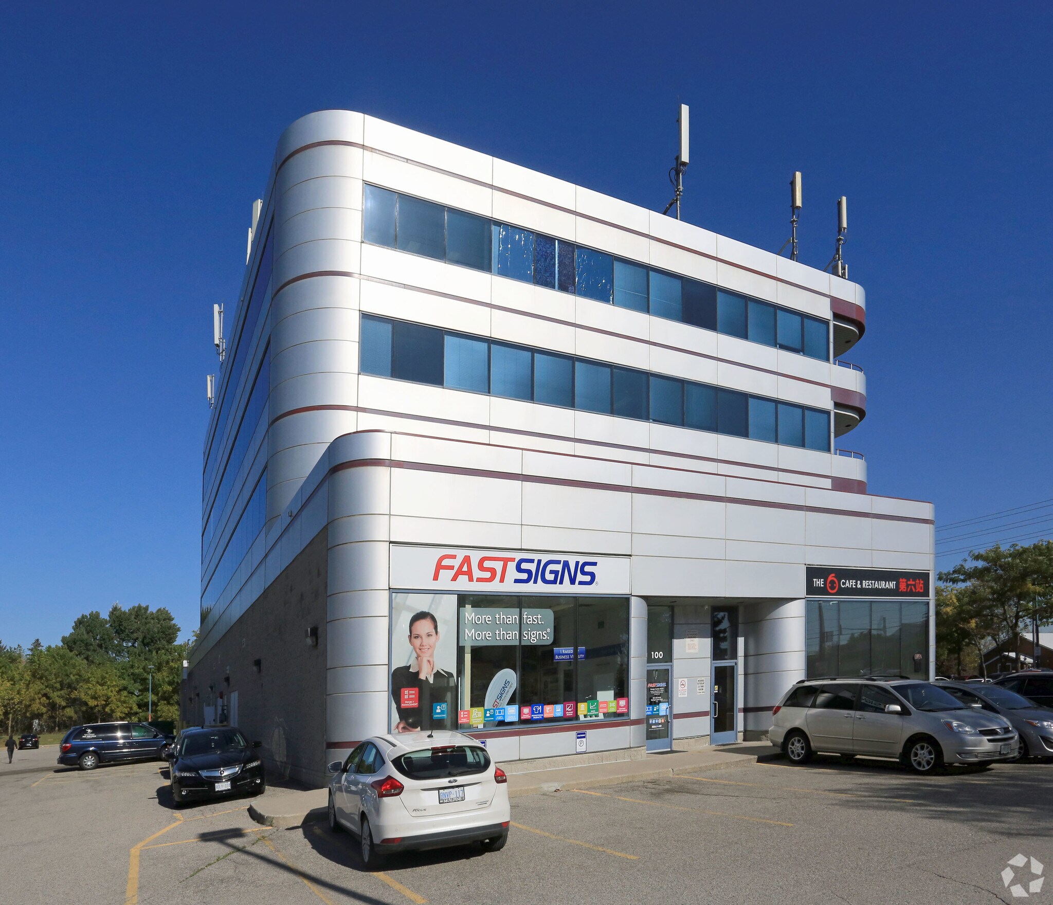 8920 Woodbine Ave, Markham, ON à vendre Photo du bâtiment- Image 1 de 1