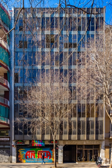 Carrer d'Aragó, 141, Barcelone, Barcelona à louer - Photo du bâtiment - Image 2 de 5