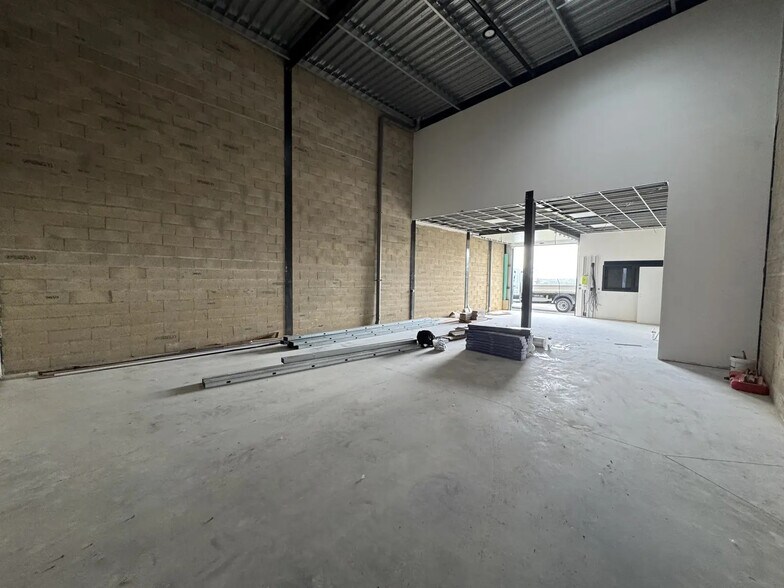Industrial in Cormeilles-en-Vexin for sale - Interior Photo - Image 3 of 5
