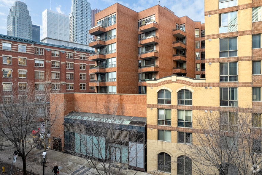 71-75 Front St E, Toronto, ON à vendre - Photo du bâtiment - Image 3 de 4