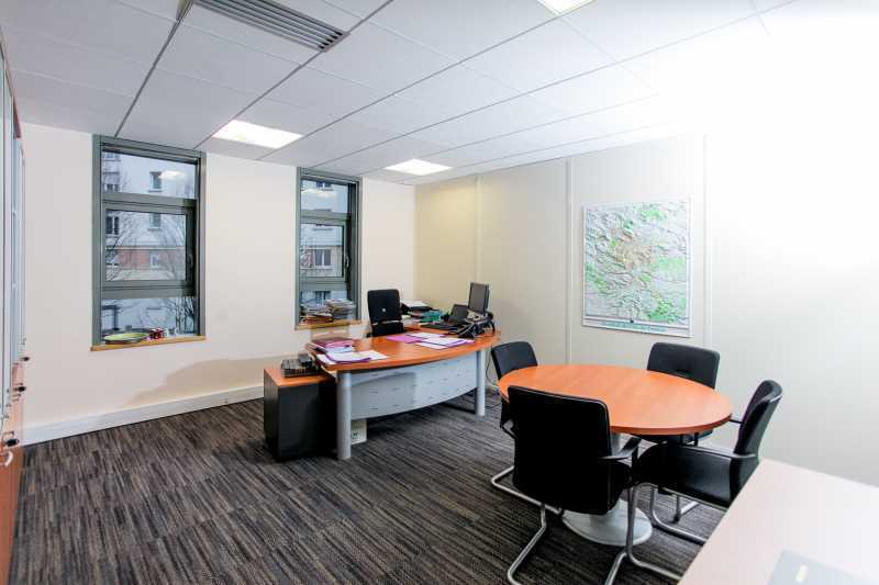 Bureau dans Rueil-Malmaison à louer - Photo intérieure - Image 3 de 6