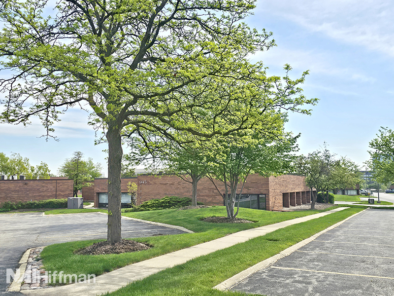 945 N Plum Grove Rd, Schaumburg, IL à vendre Photo du bâtiment- Image 1 de 12