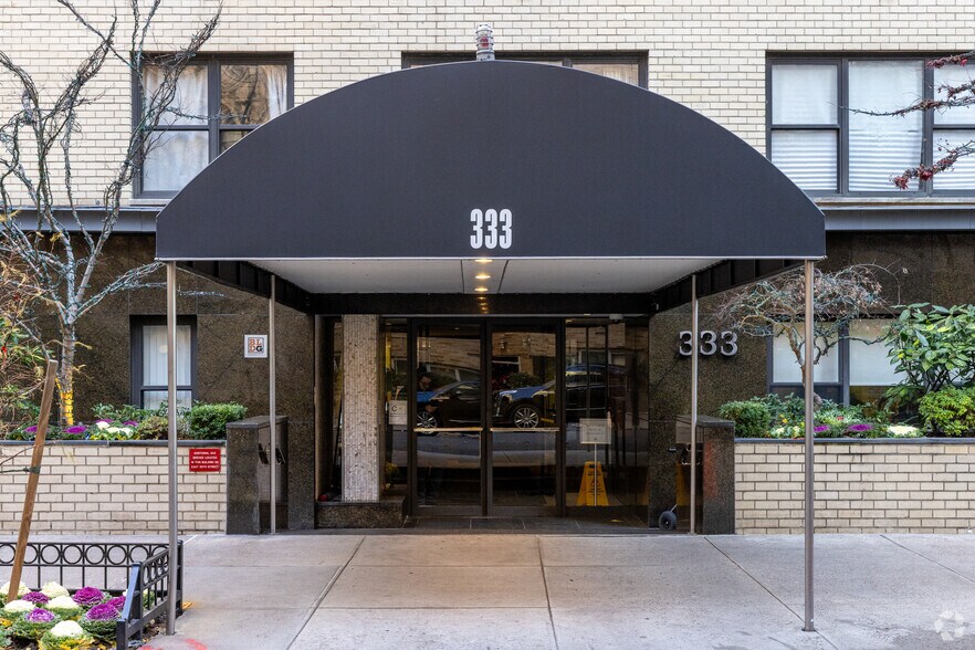 333-335 E 49th St, New York, NY à louer - Photo du bâtiment - Image 2 de 5