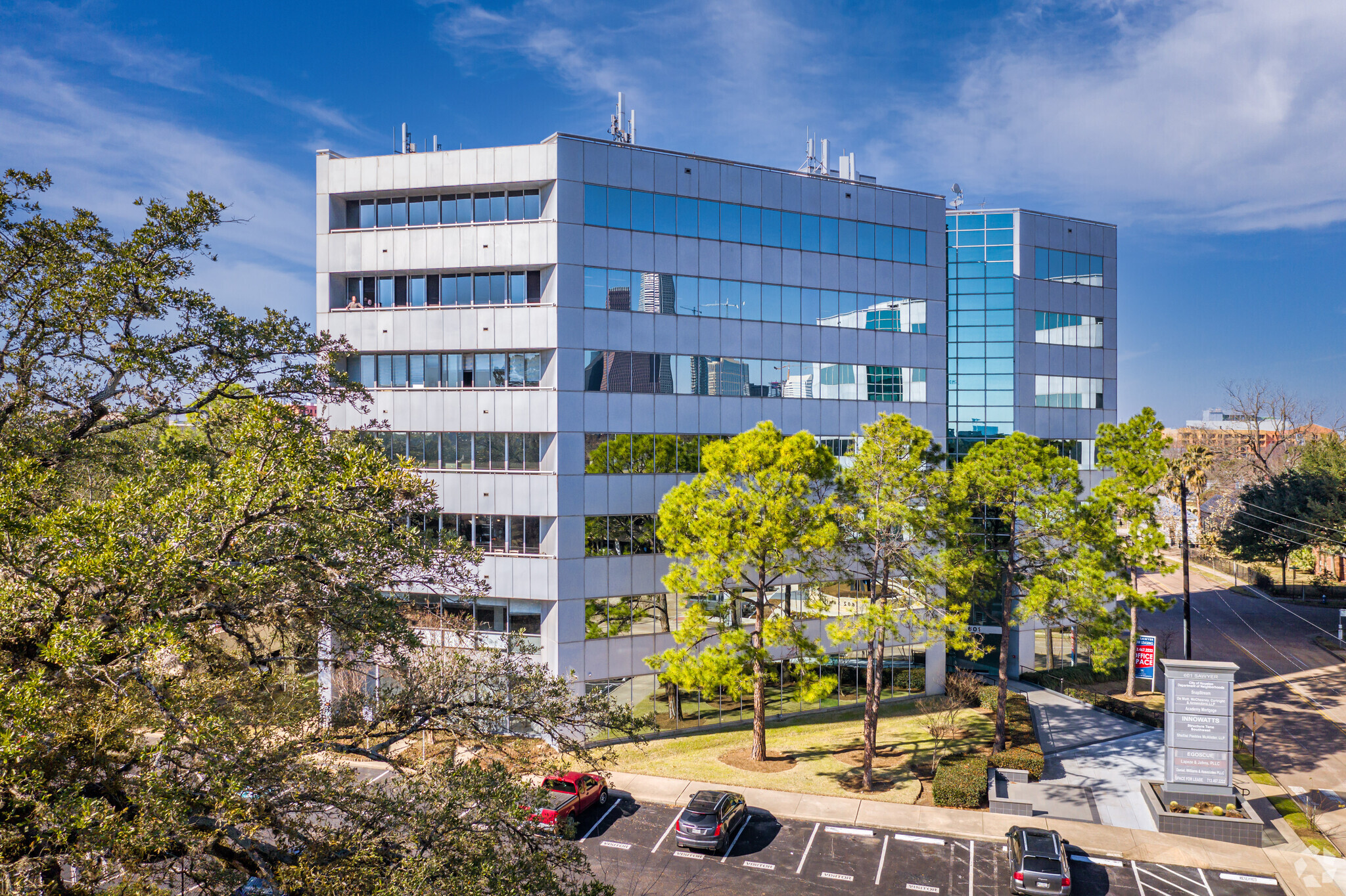 601 Sawyer St, Houston, TX for lease Building Photo- Image 1 of 10