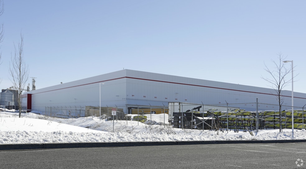760 Rd Grand-Bernier, St-Jean-sur-Richelieu, QC à louer - Photo du bâtiment - Image 2 de 3
