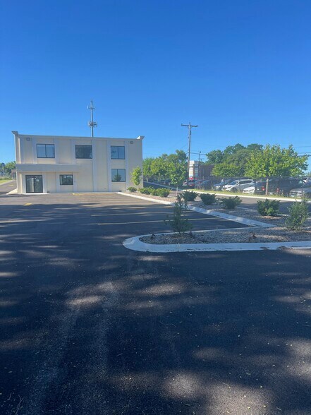 4312 E State St, Rockford, IL for lease - Building Photo - Image 2 of 16