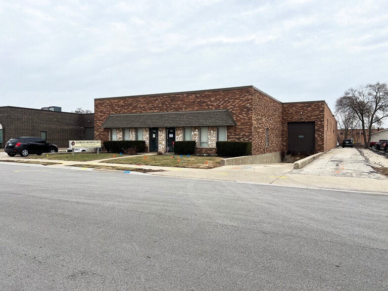 115-119 Joey Dr, Elk Grove Village, IL for sale - Building Photo - Image 2 of 4