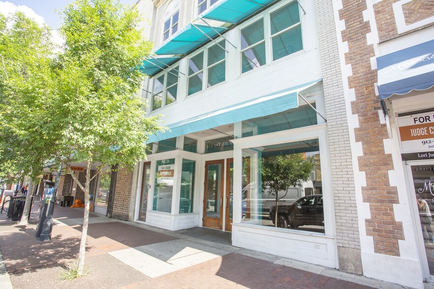 18 E Broughton St, Savannah, GA à louer - Photo du bâtiment - Image 2 de 12