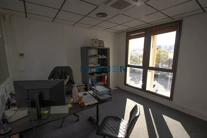 Office in Aix-en-Provence for lease - Interior Photo - Image 3 of 7