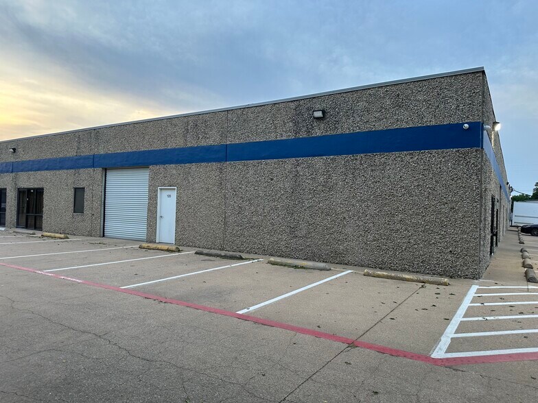 2540 Glenda Ln, Dallas, TX à louer - Photo du bâtiment - Image 3 de 3