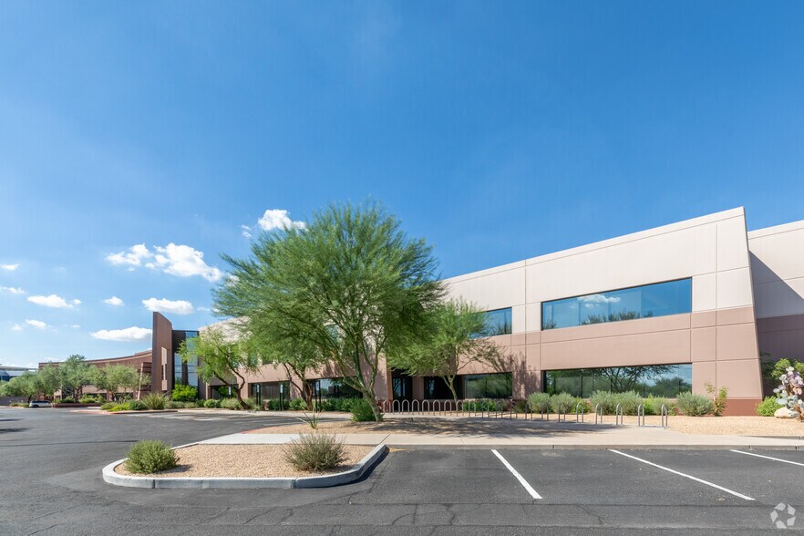 8667-8701 E Hartford Dr, Scottsdale, AZ à louer - Photo du bâtiment - Image 2 de 18