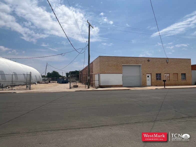 2007 Avenue C, Lubbock, TX for lease - Building Photo - Image 1 of 5