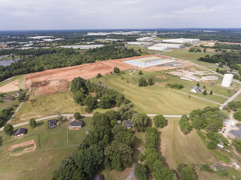 249 Twin Valley Rd portfolio of 5 properties for sale on LoopNet.ca - Aerial - Image 2 of 13