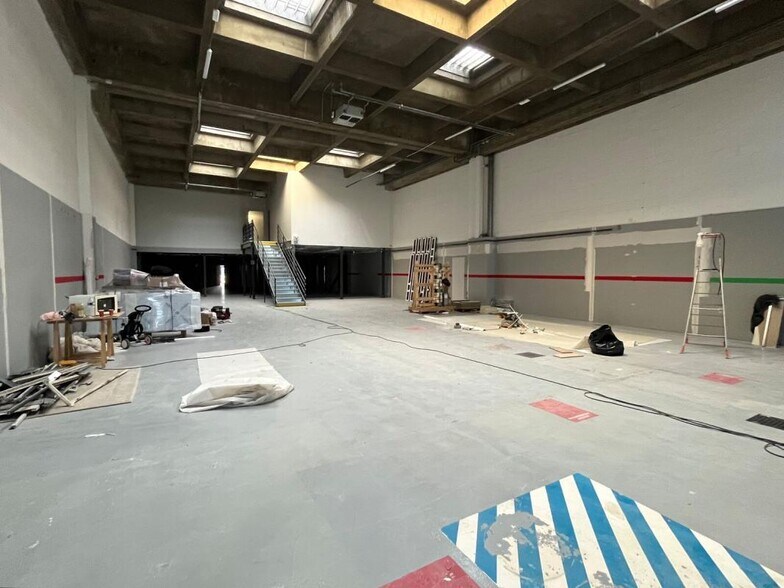 Flex in Rungis for lease - Interior Photo - Image 2 of 11