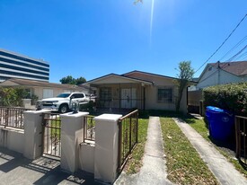 2752 SW 3rd St, Miami FL - Services immobiliers commerciaux