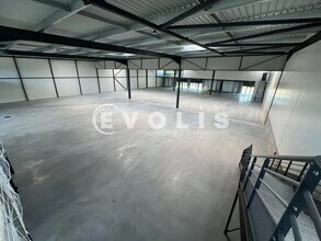 4 Impasse Joséphine Baker, Saint-Laurent-de-Mure for lease Interior Photo- Image 2 of 22