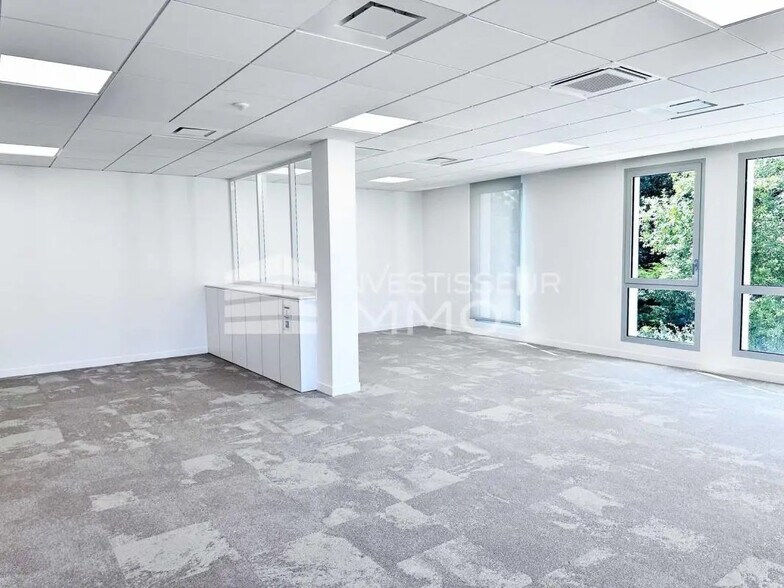 Office in Serris for sale - Building Photo - Image 1 of 33