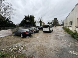 Plus de détails pour Local d'activités à louer