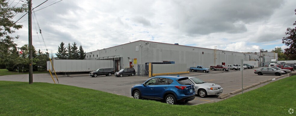 660 Monarch Ave, Ajax, ON à vendre - Photo du bâtiment - Image 1 de 2