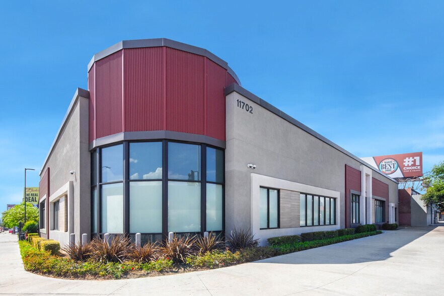 11702 Victory Blvd, North Hollywood, CA à louer - Photo du bâtiment - Image 3 de 9