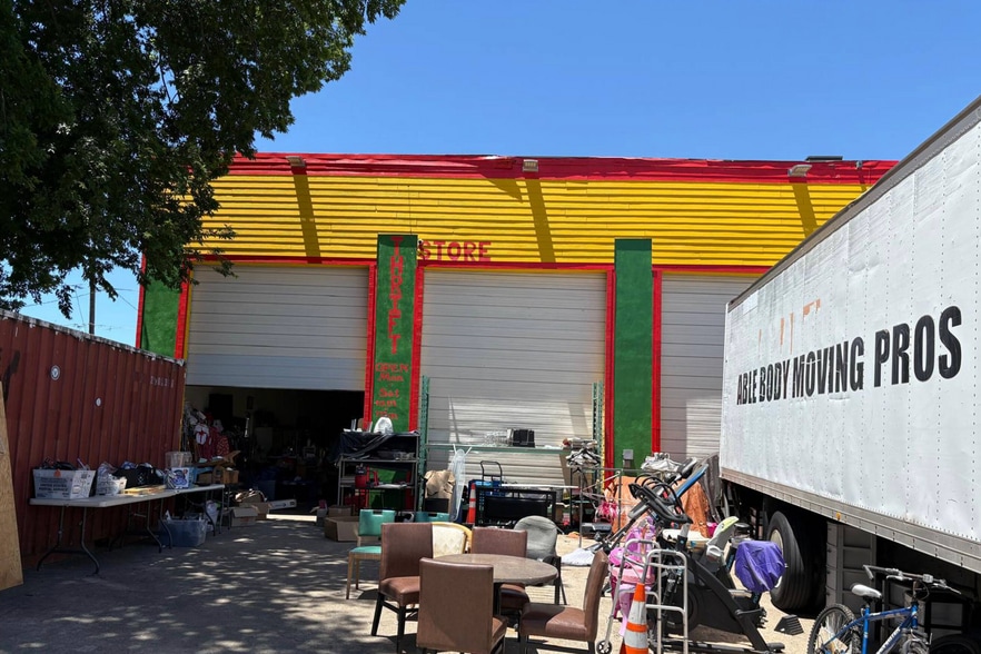 1234 E Illinois Ave, Dallas, TX for sale - Building Photo - Image 3 of 9