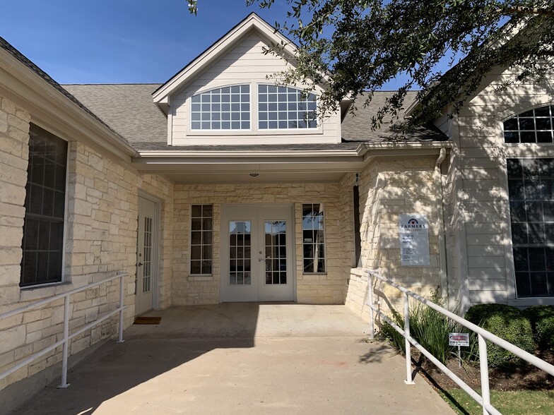 112 Cimarron Park Loop, Buda, TX à louer - Photo du bâtiment - Image 3 de 5