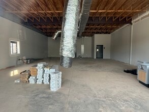 92 Auburn Gate Ln, Auburn, GA for lease Interior Photo- Image 2 of 13