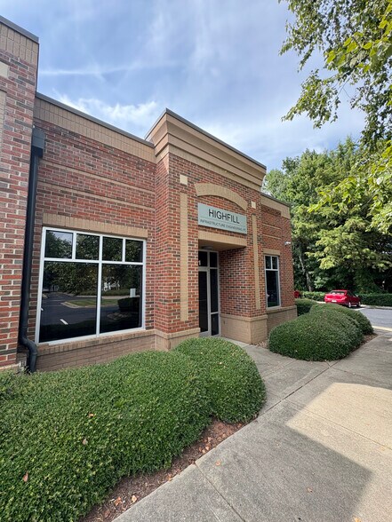 2703 Jones Franklin Rd, Cary, NC à vendre - Photo du bâtiment - Image 1 de 1