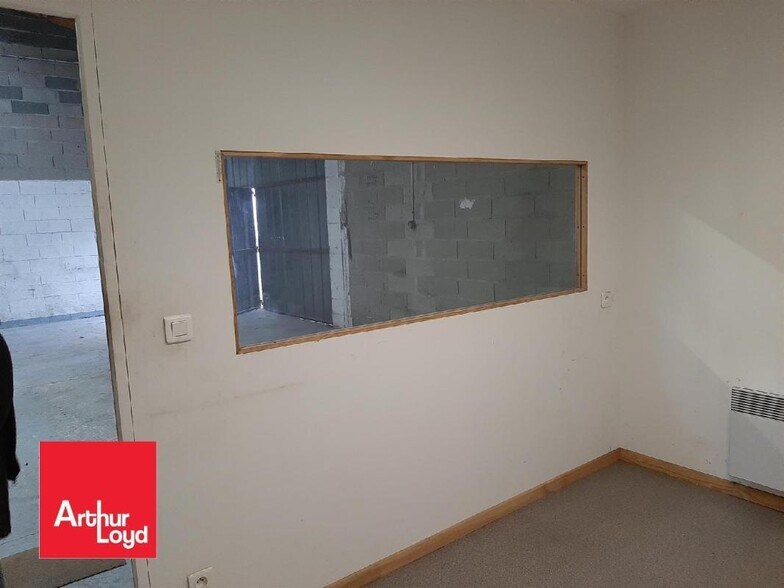 Flex in Luce for lease - Interior Photo - Image 2 of 5