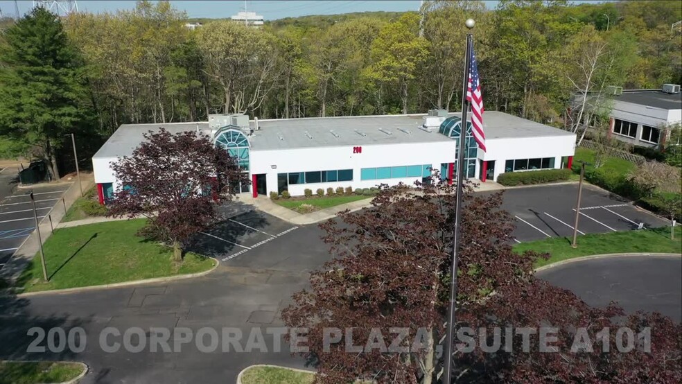 200 Corporate Plz, Islandia, NY à vendre - Vidéo sur l’inscription commerciale - Image 1 de 1