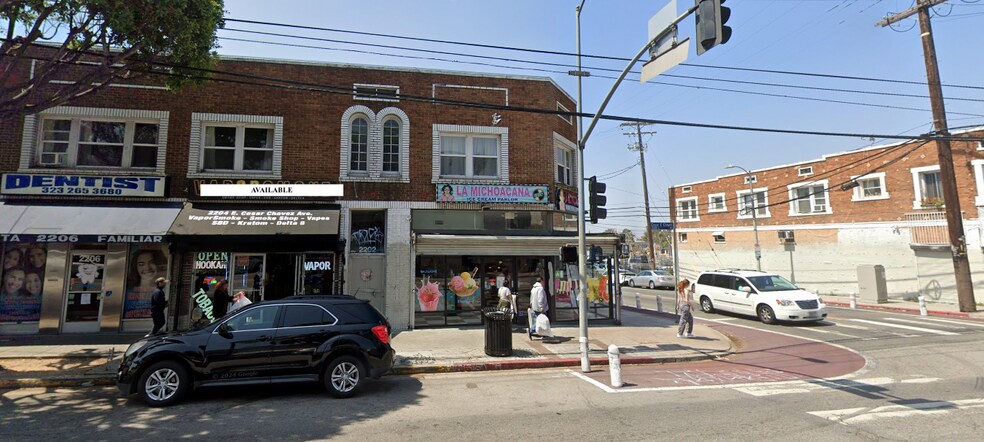 2202 E Cesar E Chavez Ave, Los Angeles, CA à louer - Photo du bâtiment - Image 2 de 6