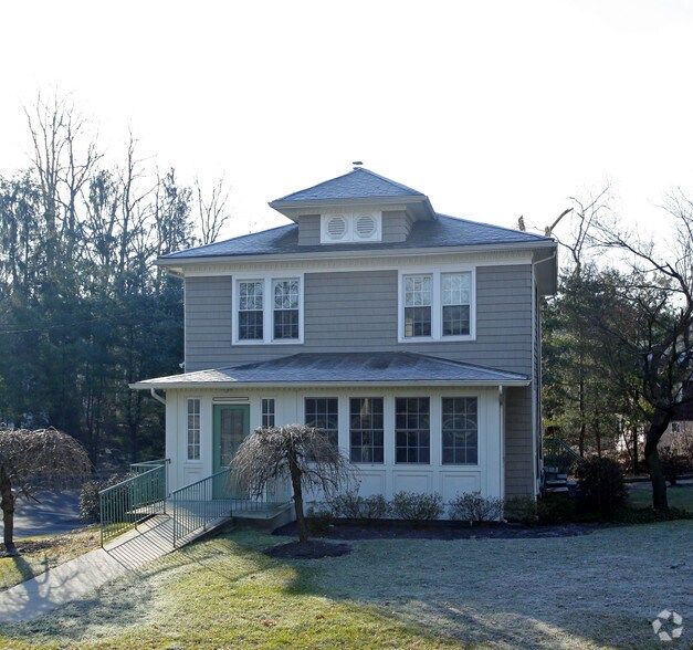 2241 Crompond Rd, Cortlandt Manor, NY à louer - Photo principale - Image 1 de 7