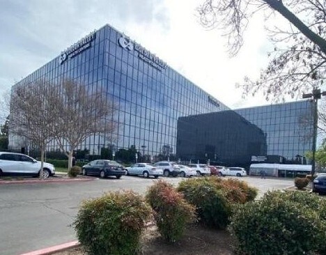 1524 McHenry Ave, Modesto, CA à louer - Photo du bâtiment - Image 3 de 4