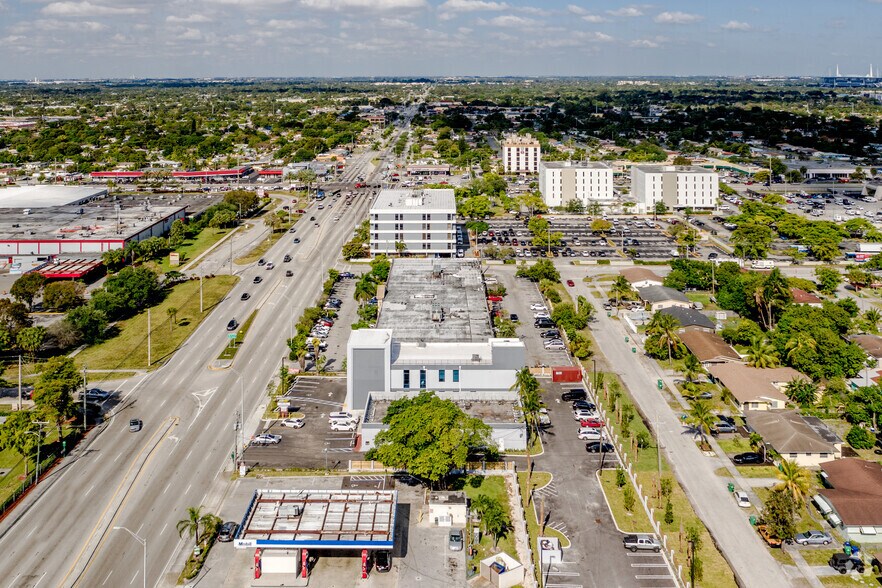 67 NW 183rd St, Miami Gardens, FL à louer - Aérien - Image 2 de 23