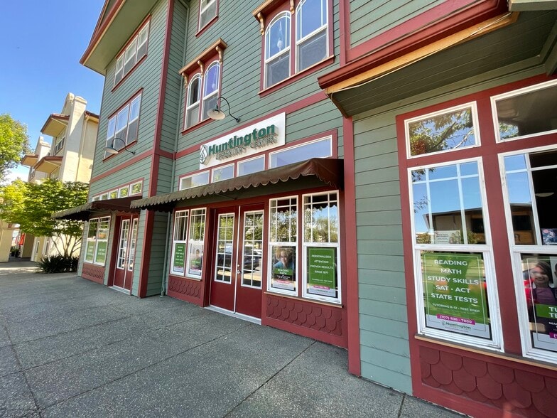 212-220 Windsor River Rd, Windsor, CA à louer - Photo du bâtiment - Image 2 de 4