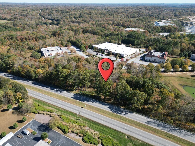 4251 Furniture Dr, Jamestown, NC à vendre - Photo du bâtiment - Image 3 de 4