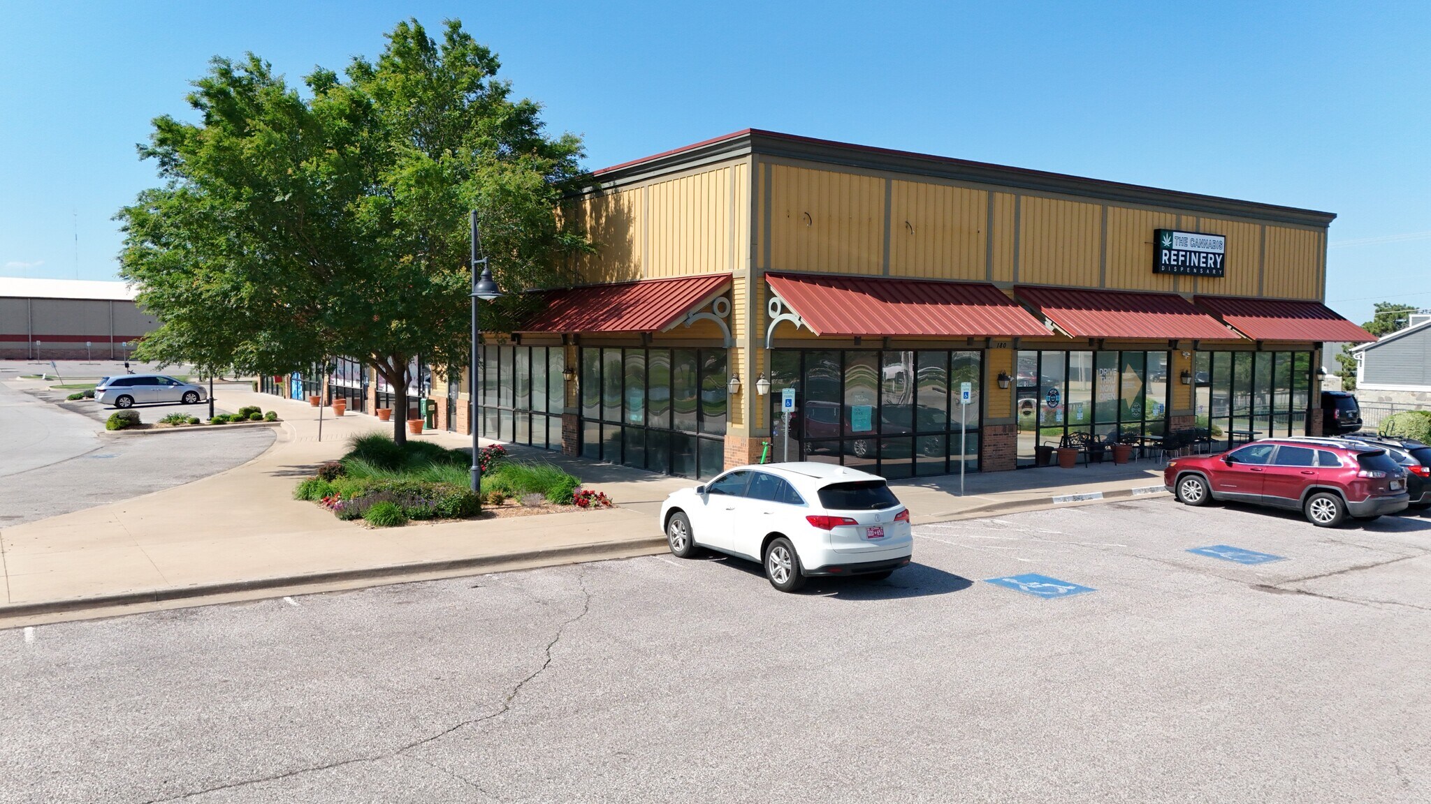150-180 W 15th St, Edmond, OK for lease Primary Photo- Image 1 of 4